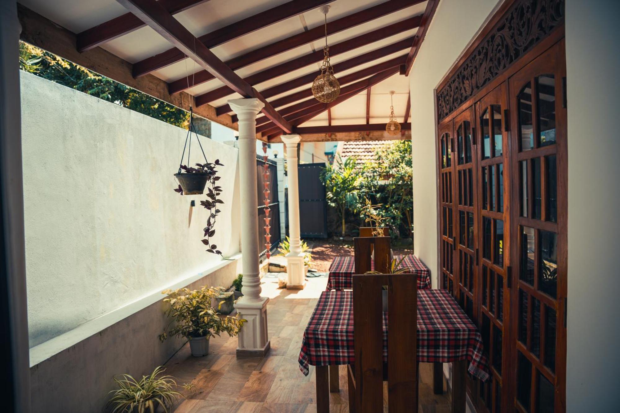 Bisandu Guesthouse ミリッサ エクステリア 写真